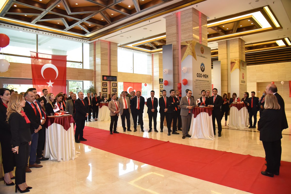 gso_kurumsal's tweet photo. 🟥 Gaziantep Sanayi Odası ailesi olarak; Odamız ve iştiraklerimizin Yönetim Kurulu, Danışma Kurulumuz, Meclis, Yeni Nesil Sanayici Platformu ve meslek komite üyelerimiz ile GSO, GSO-MEM, Model Fabrika ve GASBEM'de görev yapan personelimizin katılımlarıyla Cumhuriyetimizin kuruluşunun 💯'üncü yılı dolayısıyla düzenlediğimiz kutlama etkinliğinde bir araya geldik. 🇹🇷 🇹🇷

Ulu Önder Gazi Mustafa Kemal Atatürk’ün açtığı yolda, bağımsızlığımızın en büyük sembolü olan asırlık Cumhuriyetimizi nice yüzyıllara gururla taşımaya devam edeceğiz.

🇹🇷 🇹🇷 Cumhuriyetimizin 100. yılı kutlu olsun. 🇹🇷 🇹🇷

#YaşasınCumhuriyet