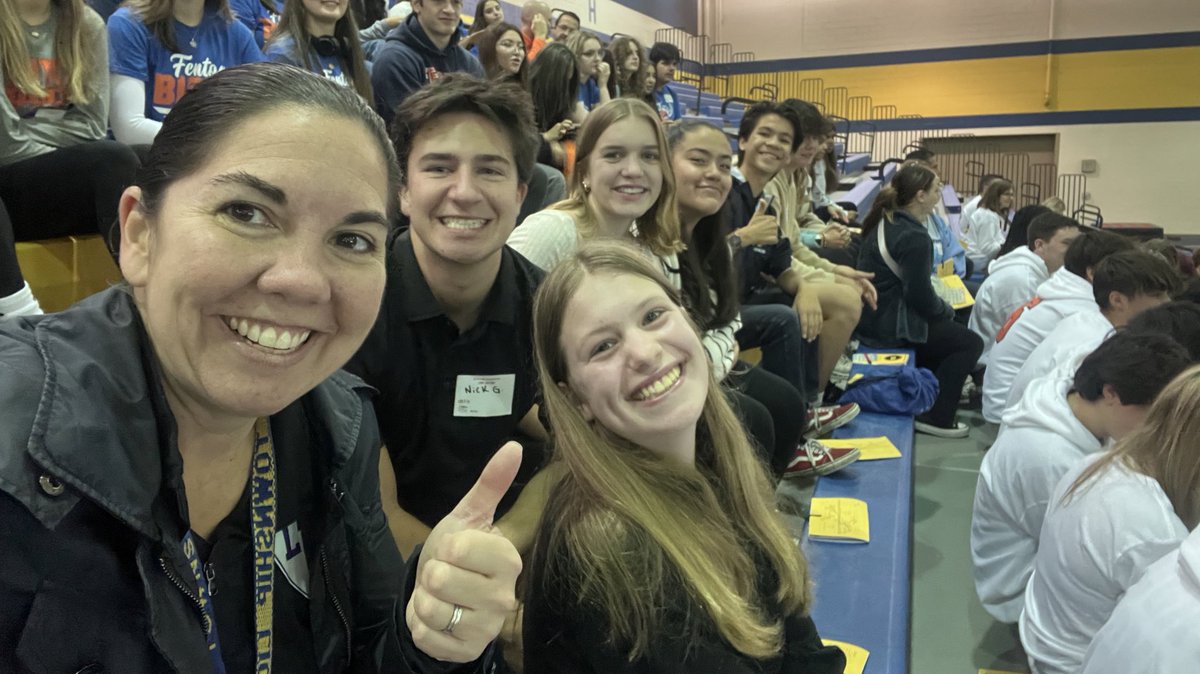 Hanging with the @LTHS_D204 crew @IDSA_activities Student Leadership Conference! #WeAreLT