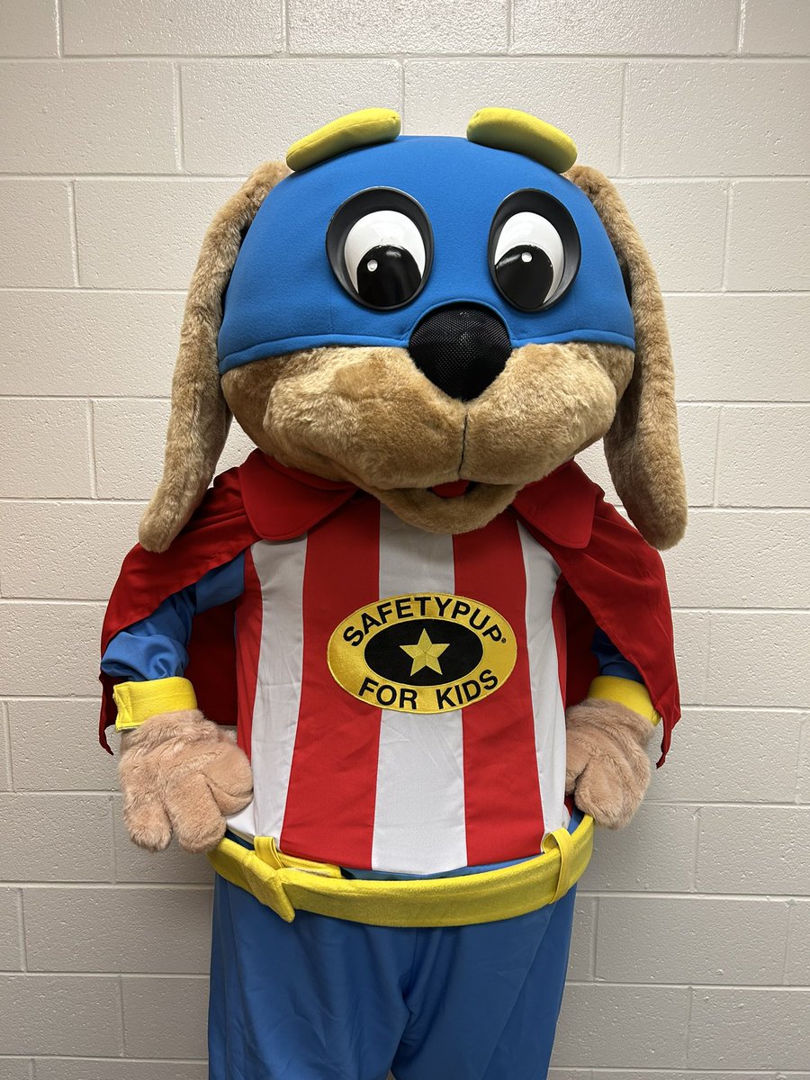 JohnnieStaffo16's tweet photo. The Safety Pup visited @UGE_HCS today to engage students in a safety talk about the vital role police officers play in our community. #SafeHenry #MORElearning #MOREaccess #MOREopportunities #Winningforkids https://t.co/hAwWMPs3Dk