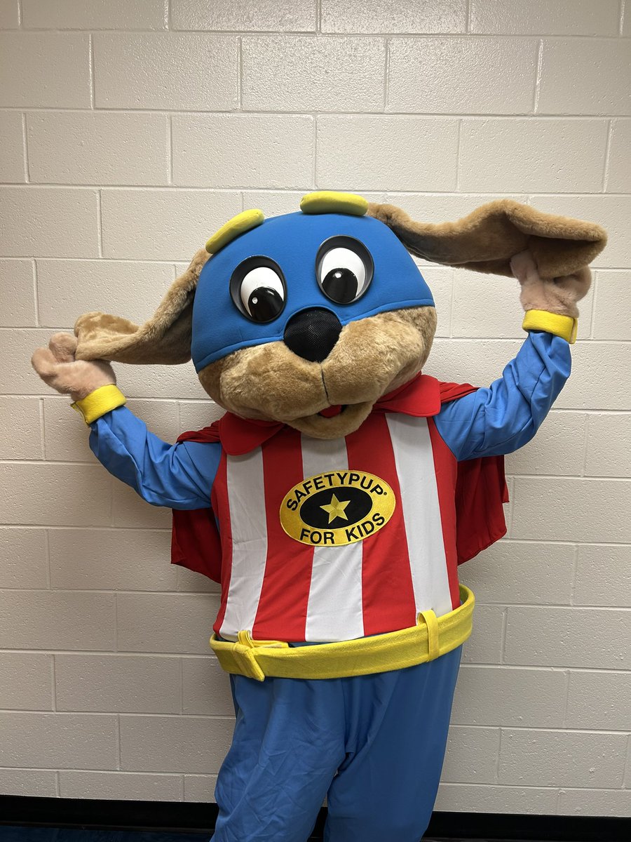 JohnnieStaffo16's tweet photo. The Safety Pup visited @UGE_HCS today to engage students in a safety talk about the vital role police officers play in our community. #SafeHenry #MORElearning #MOREaccess #MOREopportunities #Winningforkids https://t.co/hAwWMPs3Dk