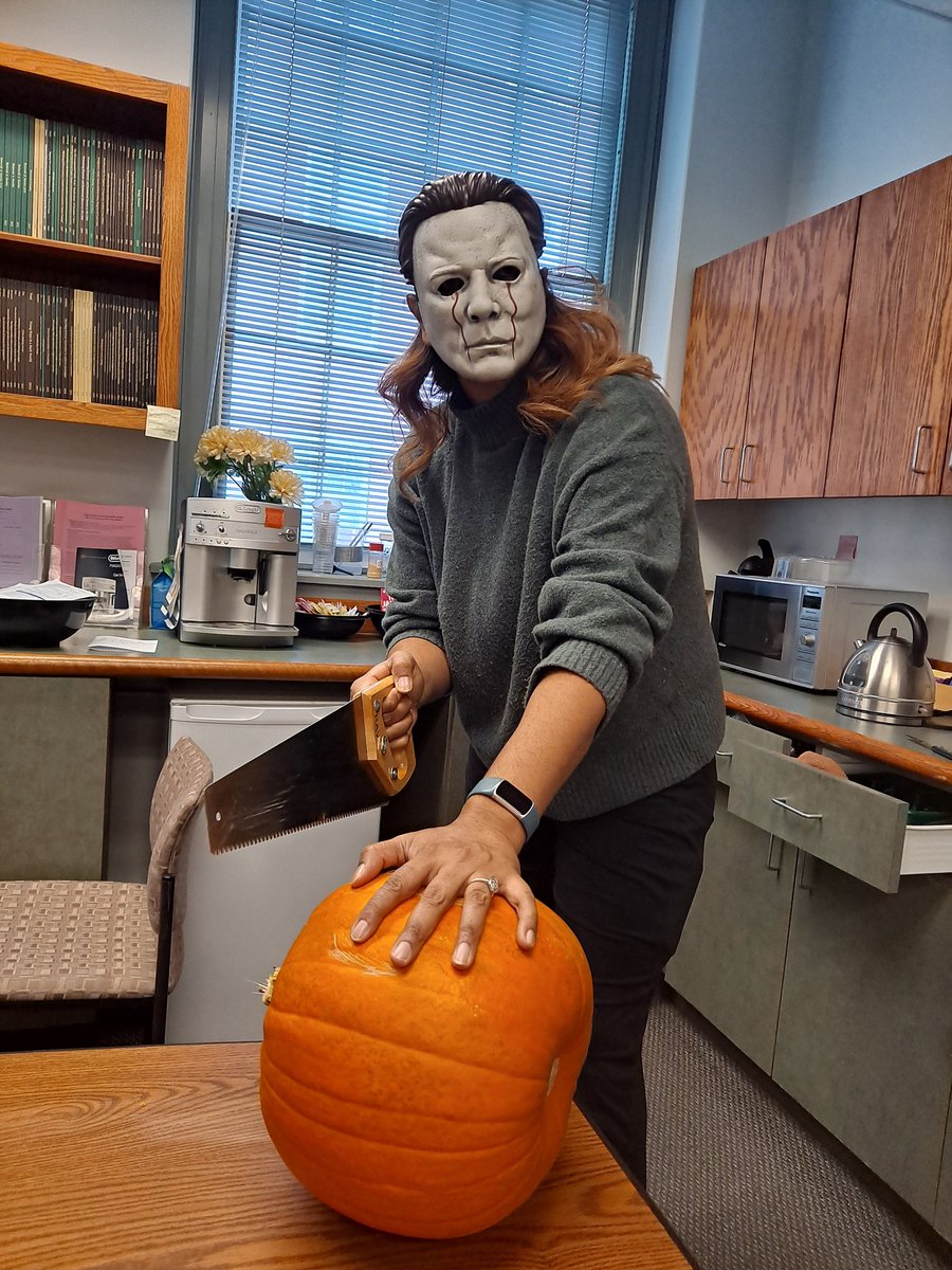 Watch out competition at the Dartmouth Lone Pine Pumpkin Derby, the @BalaChaudhary lab is getting ready. #LonePinePumpkinDerby