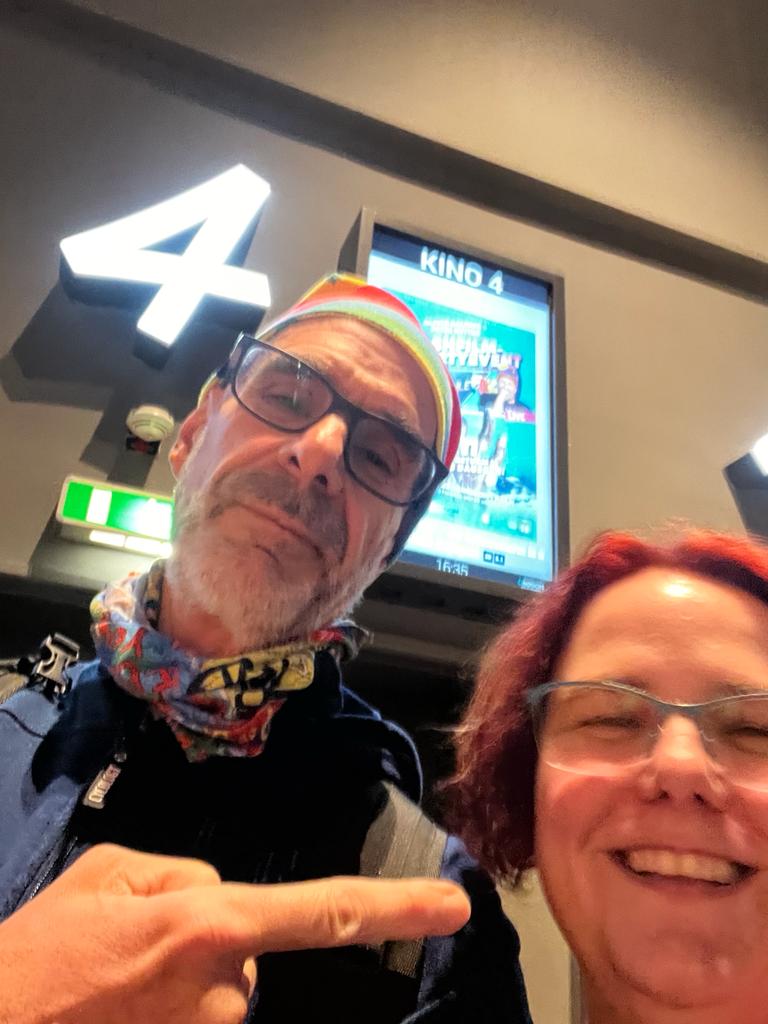 Krueminxler's tweet photo. Onkelchen und ich sind schon da!
#SchleFaZ
#WirSindSchleFaZ
#Yeti
#YetiEvent
@VOXde
@kabeleins
@ProSiebenMAXX
@NITRO
@ARTEde
@ZDFneo
@PrimeVideoDE https://t.co/tY416cM4Mj
