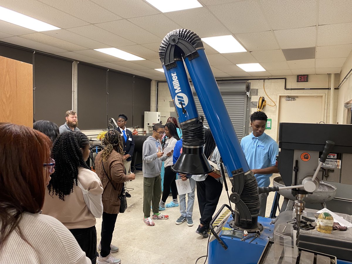 THEHamptonHigh's tweet photo. Academy Open House at THE Hampton High School! Welcome Home Crabbers! @HamptonCSchools @HCS_AoH #CrabberPride https://t.co/PmZtNhaw1W