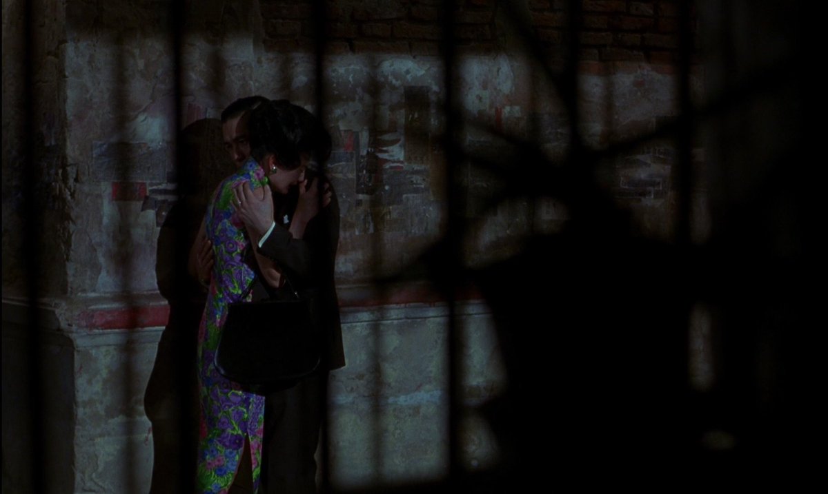 taesdawn26's tweet photo. hugs in wong kar-wai's films https://t.co/lfOlFJSiwZ