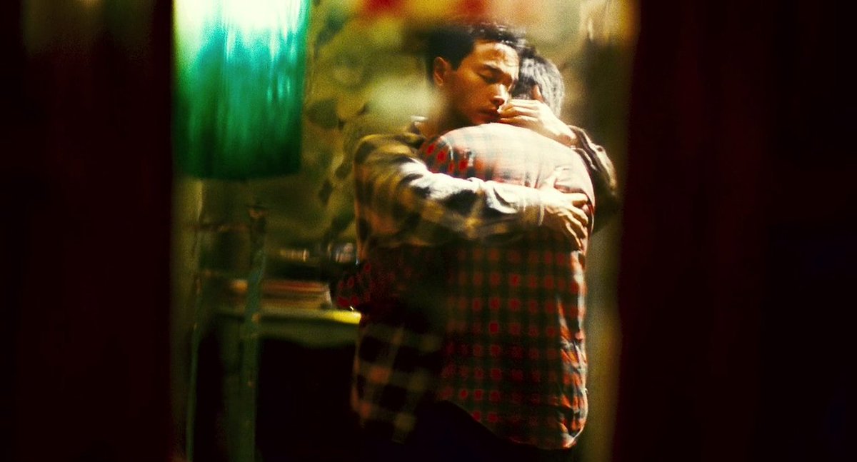 taesdawn26's tweet photo. hugs in wong kar-wai's films https://t.co/lfOlFJSiwZ