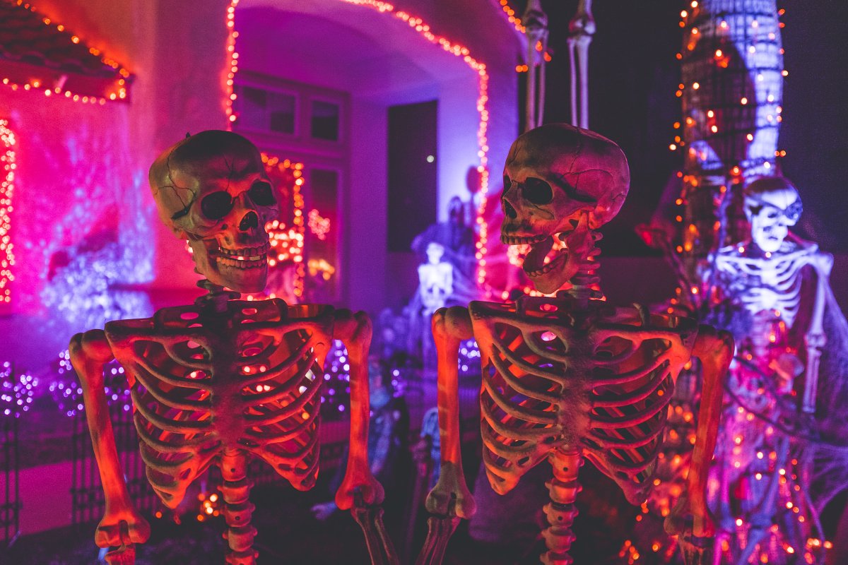RCMPAlberta's tweet photo. Be a “ghostess” with the mostess and make sure your Halloween party guests have a place to stay or a safe ride home. Don’t let your ghosts of honour drive if they’ve been drinking or used drugs. #SpiritOfSafety https://t.co/i9lngNH1mR