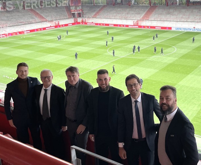 Portavoces de la afición del Union se reunieron el pasado martes con Giorgio Marchetti y Tobias Hedtstück,  representantes de la UEFA

La visita sirvió para que los Eisernen explicaran las mejoras que plasmaron en varias pancartas antes de comenzar el duelo ante el Braga