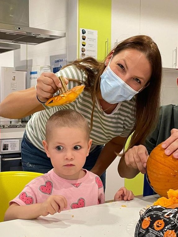 CasaRonaldMAD's tweet photo. Quién se quiere llevar esta pequeña calabaza a casa? 🥰🥰
Feliz Halloween!!
#CasaRonald #voluntariado #CasaRonaldMcDonald #Familia #UnHogarFueraDelHogar #hallowween https://t.co/xvy6Z2tSur