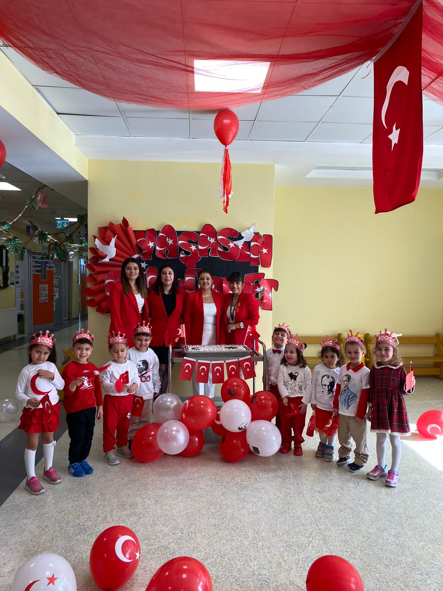 Batıkent Doğa Koleji Okul Öncesi öğrencilerimiz ile Cumhuriyetin 100. Yılını büyük bir coşkuyla kutladık.🇹🇷🇹🇷🇹🇷
<a href="/DogaOkullari/">Doğa Koleji</a> #cumhuriyetindoğası <a href="/ilkay04cakir/">İlkay Çakır</a> <a href="/dogu_bora/">Doğu Bora</a> <a href="/IzgiYelda/">Yelda izgi</a>
