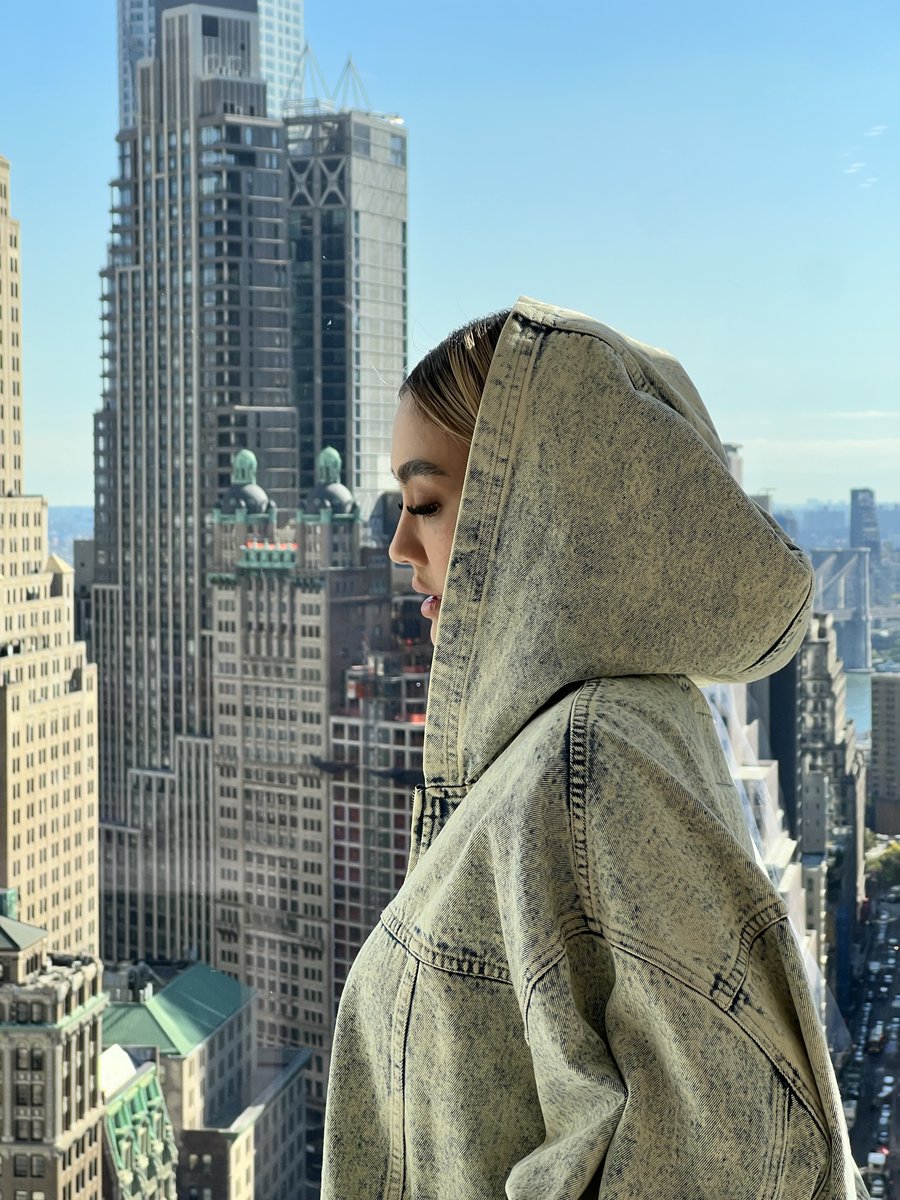 agnezmo's tweet photo. Honored to have been a part of the @voguemagazine Forces of Fashion event in NYC 🤍 https://t.co/YsgHEaCtBx