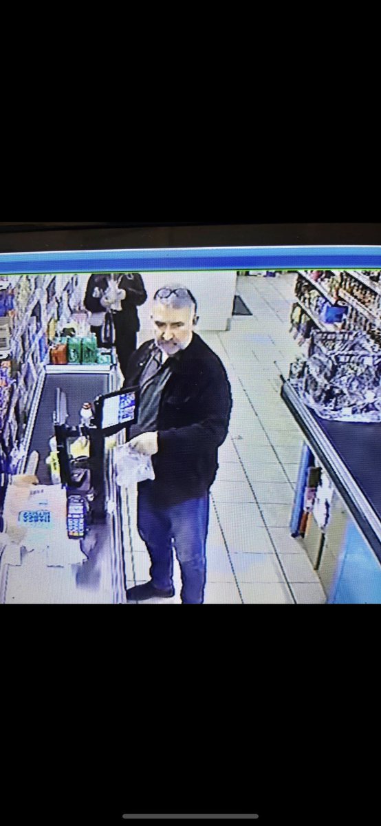 Nurglk_'s tweet photo. Merhaba ben Nurgül koç a101de çalışıyorum 20 yaşındayım dün akşam saat 20.00 saatlerinde daha öncesinde kasadan kaynaklı tartıştığım şahıs tarafından çok acımasız bir şekilde darp edildim. Hiç tanımadığı bir kadına bu şekilde davranan şahısı yayalım sizlerden ricam. https://t.co/nRu0j3oA5u