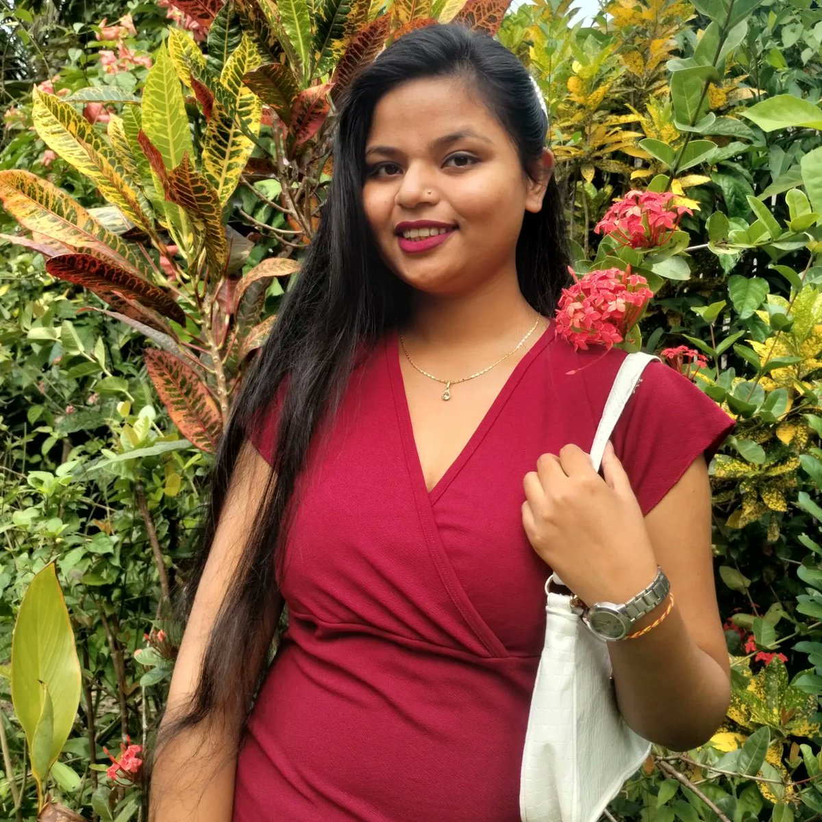 Modhu454's tweet image. Take off that shyness and wear some red❤️😉