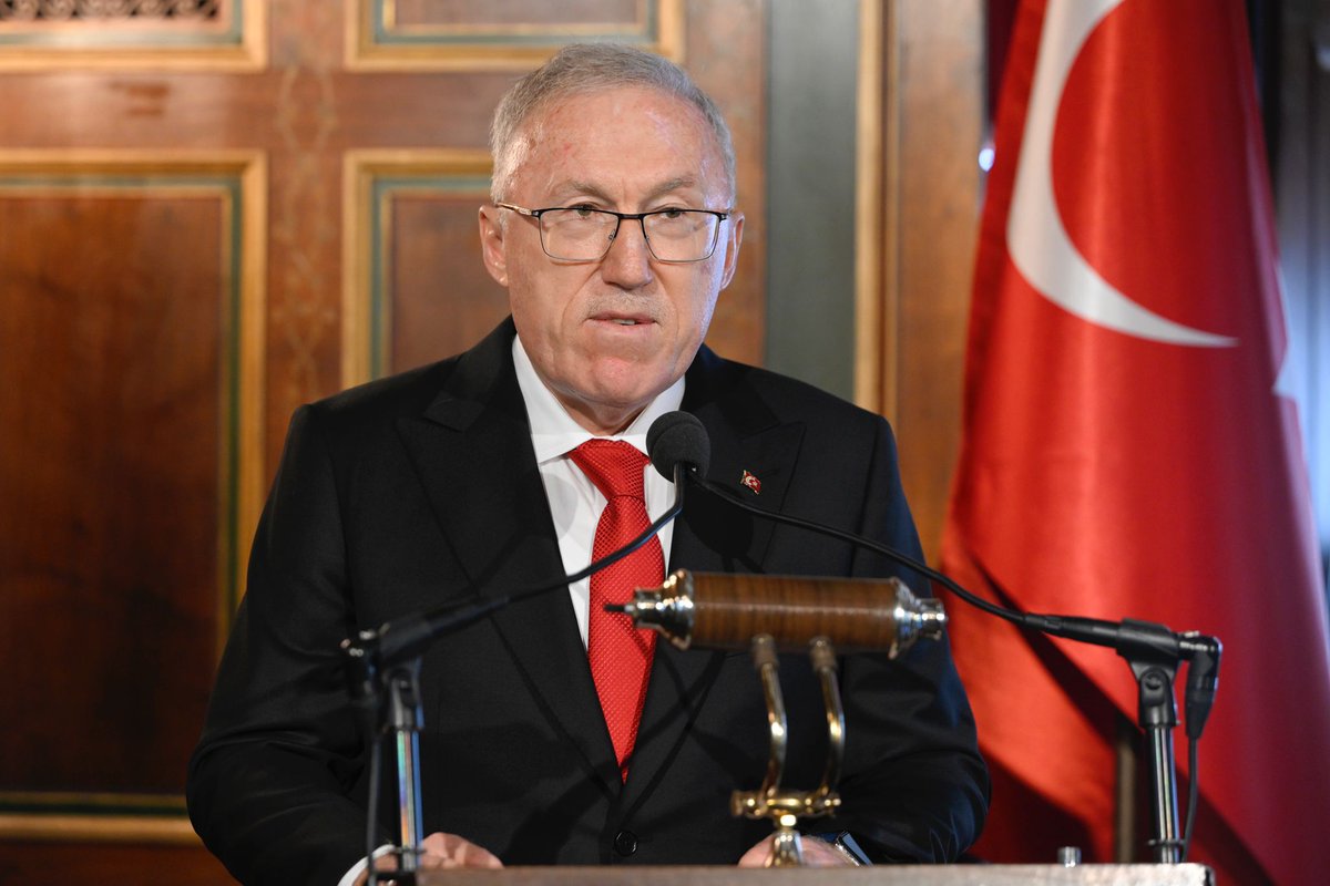 Büyükelçi <a href="/HMuratMercan/">Hakikati Aramak...</a> , dış politikada Gazi Mustafa Kemal Atatürk’ün “Yurtta Sulh, Cihanda Sulh” ilkesini kendisine şiar edinen ülkemizin bölgesel &amp; küresel barışın tesisinde vazgeçilmez bir aktör olduğunu söylemiştir. 
#TürkiyeYüzyılı