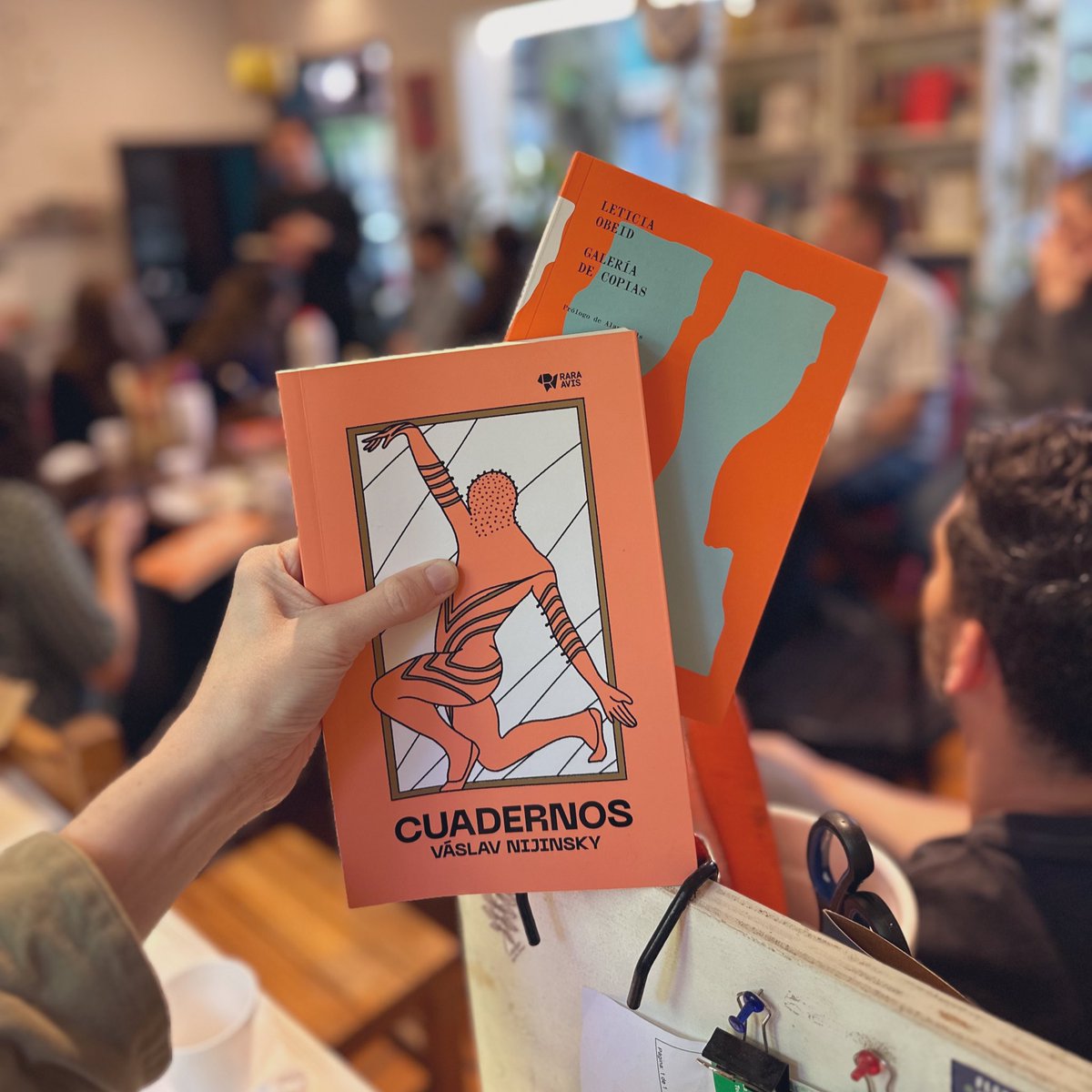 🥐 ¡Qué lujazo de desayuno tuvimos ayer!☕️ Lxs editorxs de Rara Avis y de Ripio presentaron sus novedades: Cuadernos, de Váslav Nijinsky, y Galería de copias, de Leticia Obeid.

¡Muchas gracias, Huella Botánica, por recibirnos!