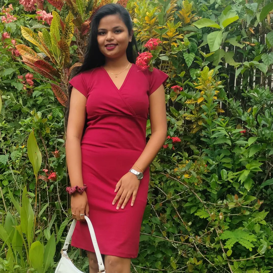 Modhu454's tweet image. Take off that shyness and wear some red❤️😉