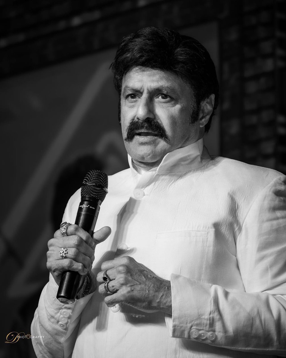 NBK_Unofficial's tweet photo. Cinemallo telugu cinema top lo undi nen ekkuvaga balakrishna sir movies chusta - cricketer Muttiah Muralitharan.
#NandamuriBalakrishna
#MuttaiahMuralitharan https://t.co/inZDem3fAH