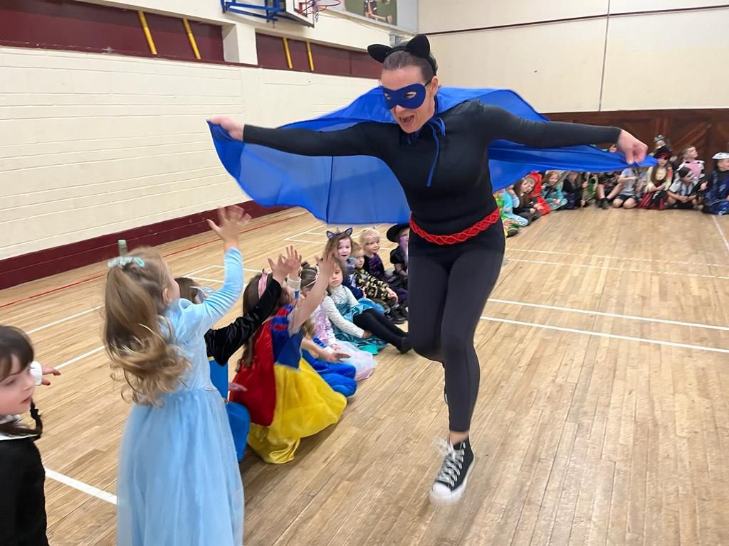 Is sár-laochra iad na múinteoirí agus cúntóirí i nGaelscoil Ros Eo🦸🏻‍♀️🌟🦸🏻‍♂️