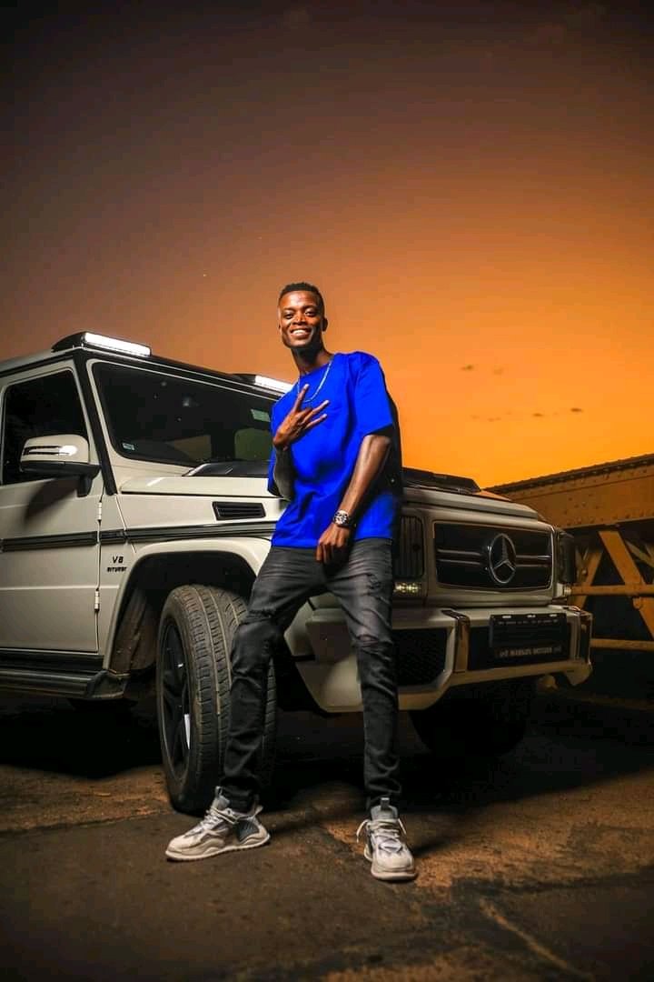 KeSelloSenyolo's tweet image. Meet limpopo born greatest artists of all time @MasterKGsa @MakhadziSA @KingMonada let us give them flowers 💐🌹 while they are still alive so that they can smell them,we are proud of them #BlackExellence 
Ramaphosa
Springboks