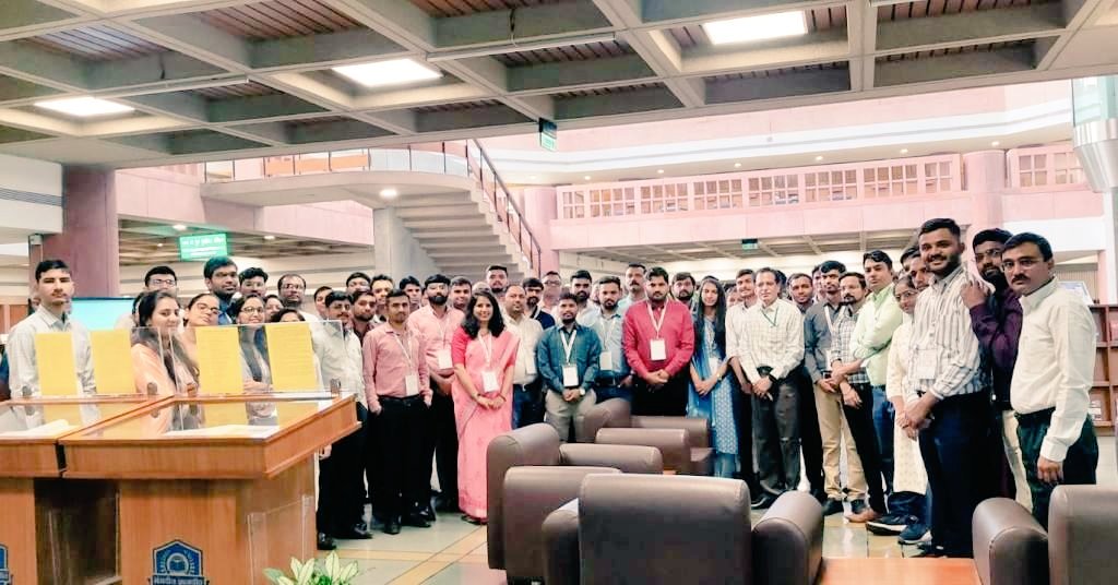 LokSabha_PRIDE's tweet photo. Officers at #Sansad Bhavan🏛️!

A group of Gazetted Officers from Sardar Patel Institute of Public Administration, #Gujarat currently undergoing training at IIPA, New Delhi, had an amazing opportunity to witness the #heart of Indian Democracy-The #Parliament House today! https://t.co/LwMAvTaxph
