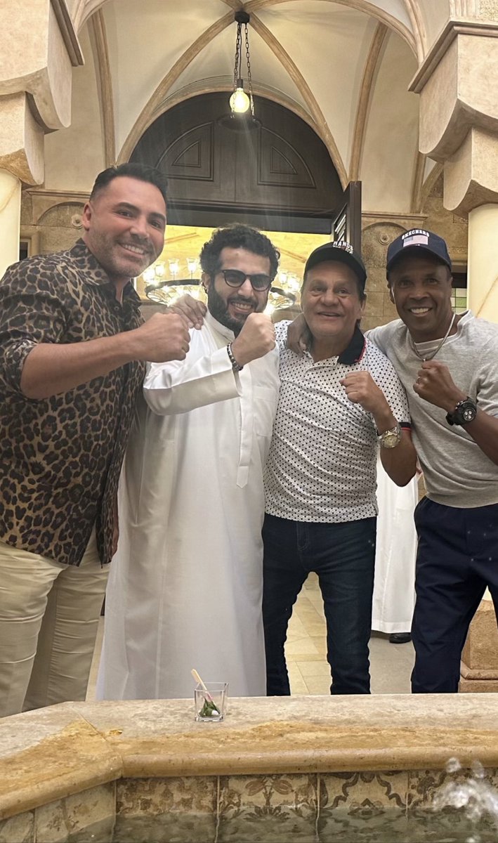 What an honor meeting his excellency @Turki_alalshikh with boxing royalty @SugarRayLeonard @robertoduranbox
