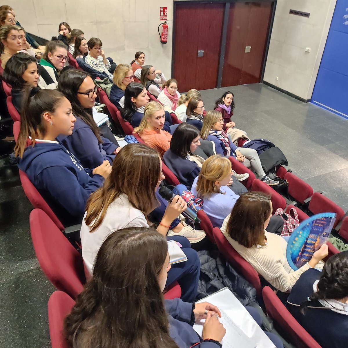 InfantilTajamar's tweet photo. Esta semana hemos participado más de 20 escuelas infantiles en el #Networking organizado por @ColegioTajamar y @LosTilosColegio.
Carolina Burbano, #TerepeutaOcupacional, nos habló de la importancia de la integración sensorial en el ámbito educativo.
#FormaciónContinua https://t.co/8D8T6W0i33