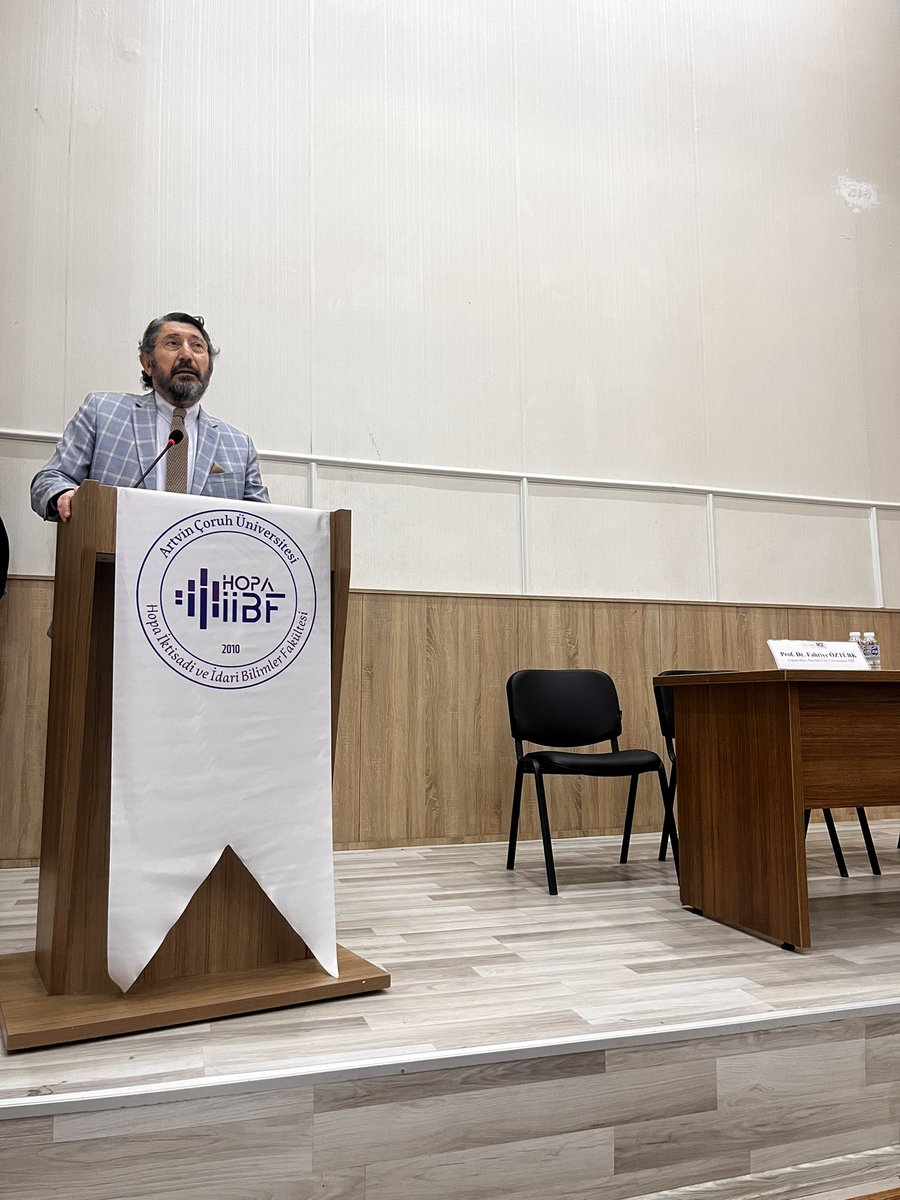 acuhopaiibf's tweet photo. “Cumhuriyetin 100. Yılında Türkiye Ekonomisine Tarihsel Bakış” başlıklı panelimizi gerçekleştirdik.
@ArtvinCoruhUnv 
@orhannsimsek @BerberogluM18 @sakimert https://t.co/98MkGWVtwe