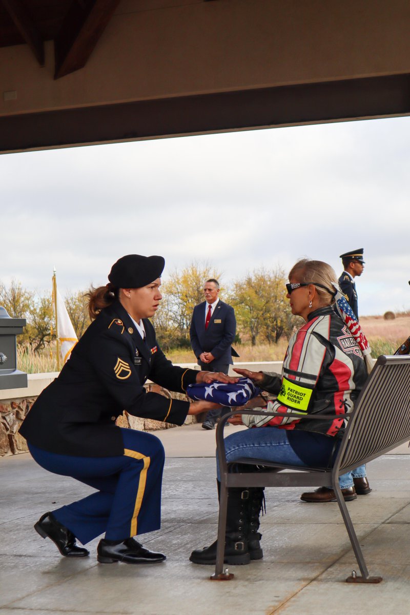 USArmyFortSill's tweet photo. Fort Sill National Cemetery held a service for unclaimed veteran Michael J. Glass.
https://t.co/gcrAufA0YR
Photos by: Angela Turner
#Firestrong #LestWeForget #memorial https://t.co/mu5EK5f9PJ