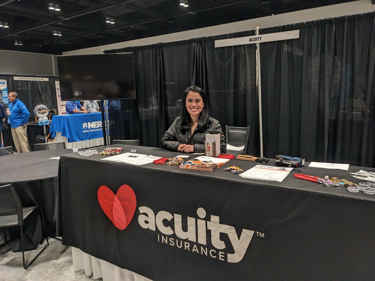 acuityinsurance's tweet photo. It was great to be part of Manufacturing First yesterday in Green Bay, WI. We were able to kick off the event by introducing the keynote speaker, enjoyed meeting so many of you at our booth, and had a blast with a few of the students from @GPSEdPartners. #MFGFirst #Manufacturing https://t.co/x8uTwBsqTg