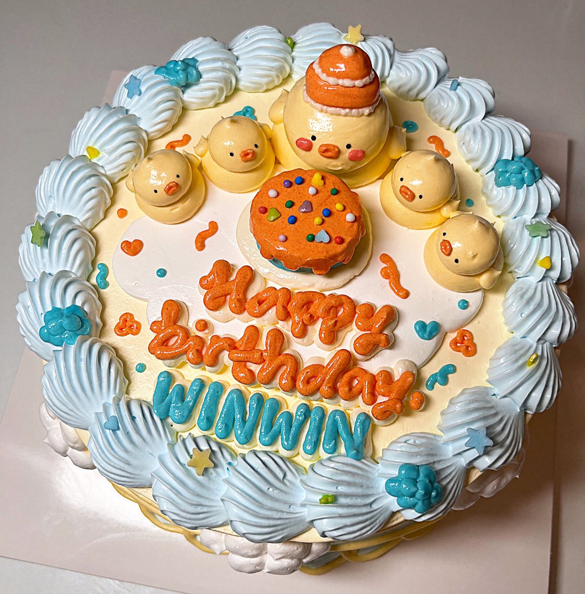 Noel_sunset's tweet photo. 윈윈아 생일 너무 너무 축하해🎂
세상에서 제일 행복한 하루 보내길🤍🤍

#HAPPYWINWINDAY
#WINWINSweet26Years
#렛츠윈윈하면_행복지수_1028 https://t.co/Pi5ohgC6WS