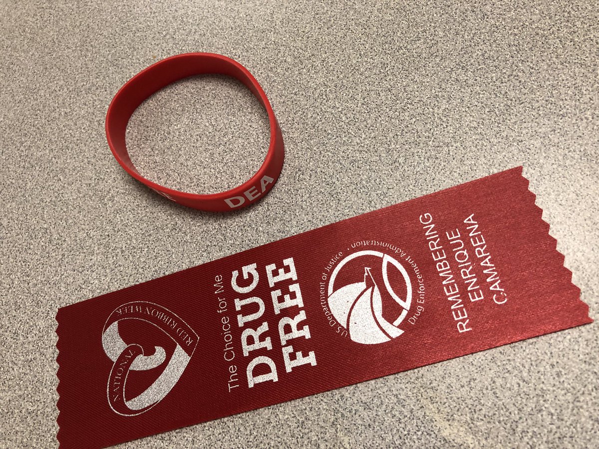 To wrap up #RedRibbonWeek <a href="/EGRossrams/">EGRoss</a> we had DEA Agent Armijo speak to our students about being drug free!