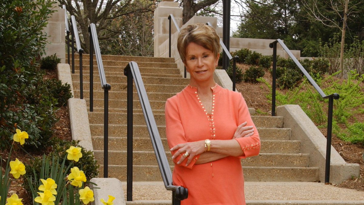 VanderbiltNurse's tweet photo. The number of dedicated nurses entering the profession will increase, thanks to a $1.25 million pledge from the Conway-Welch Family Foundation to establish the Conway-Welch Second Degree in Nursing Scholarship at #Vanderbilt University School of #Nursing. https://t.co/OmO6GPn4Ya https://t.co/XkSqG5gi7r