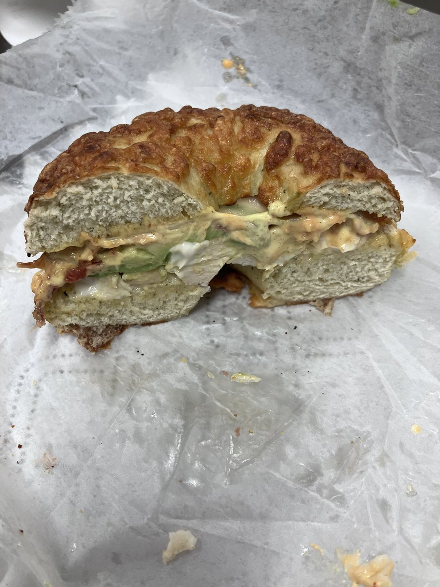evilalejandr0's tweet photo. lowkey need that DJ Billybool US tour also look at this bagel i ate at work https://t.co/PzKbI3z9oK