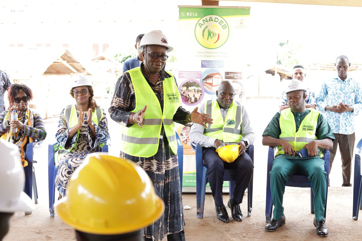 ANADEB_TOGO's tweet photo. 🎙️ANADEB INFO🎙️
FACT/PSAEG
Le Ministre Myriam Dossou d'Almeida en supervision dans le Yoto.
Lire l'article👇
https://t.co/a9H74GUnbB
#PSAEG
#FACT2022
#Togo https://t.co/cdUd6XnhRA