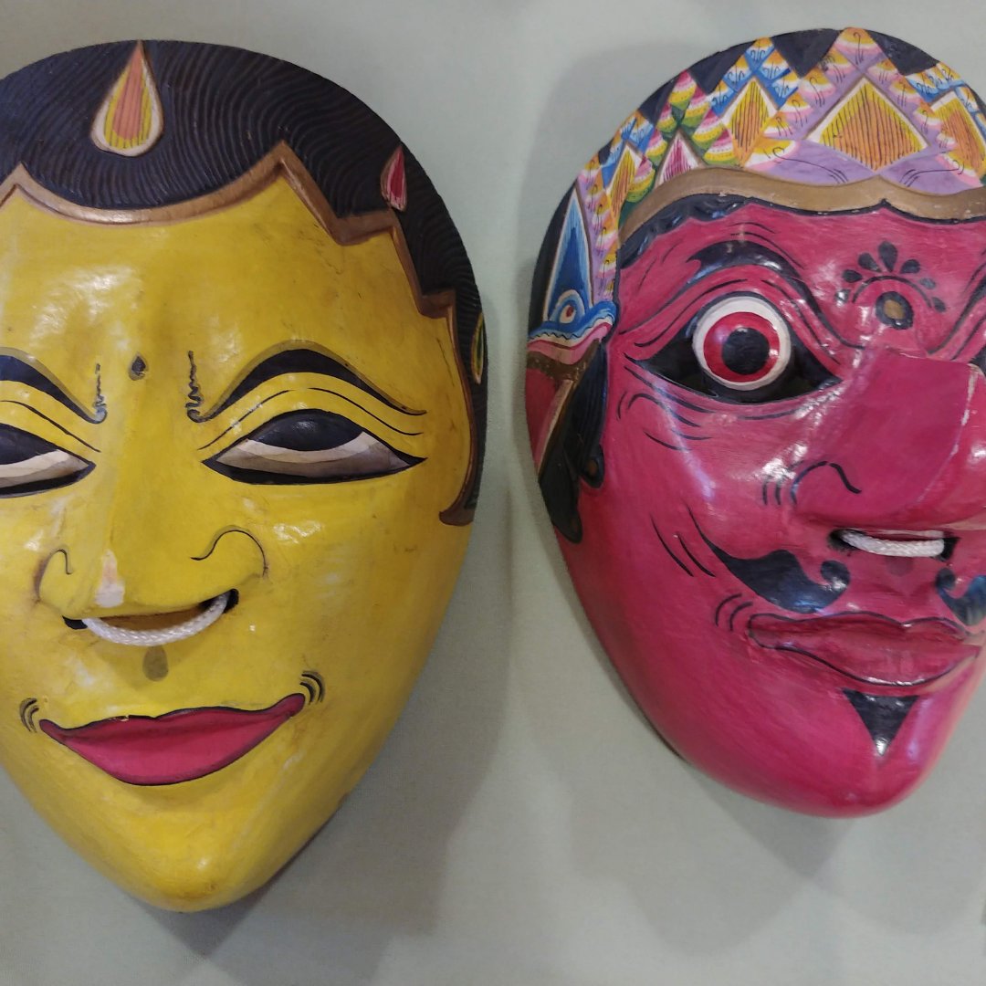 Many of our congregants are world travelers. So we get some pretty cool items at the Bazaar - like these masks from 2019!

You are sure to get a great find - so join us! Sat., Nov. 4, 8am-3pm. 

facebook.com/events/1101248…

#bazaar #thrifting #vintage #estatesales #rummagesale