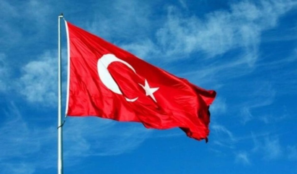 Ezanlar dinmesin 
Bayraklar inmesin

Nice yüzyıllara