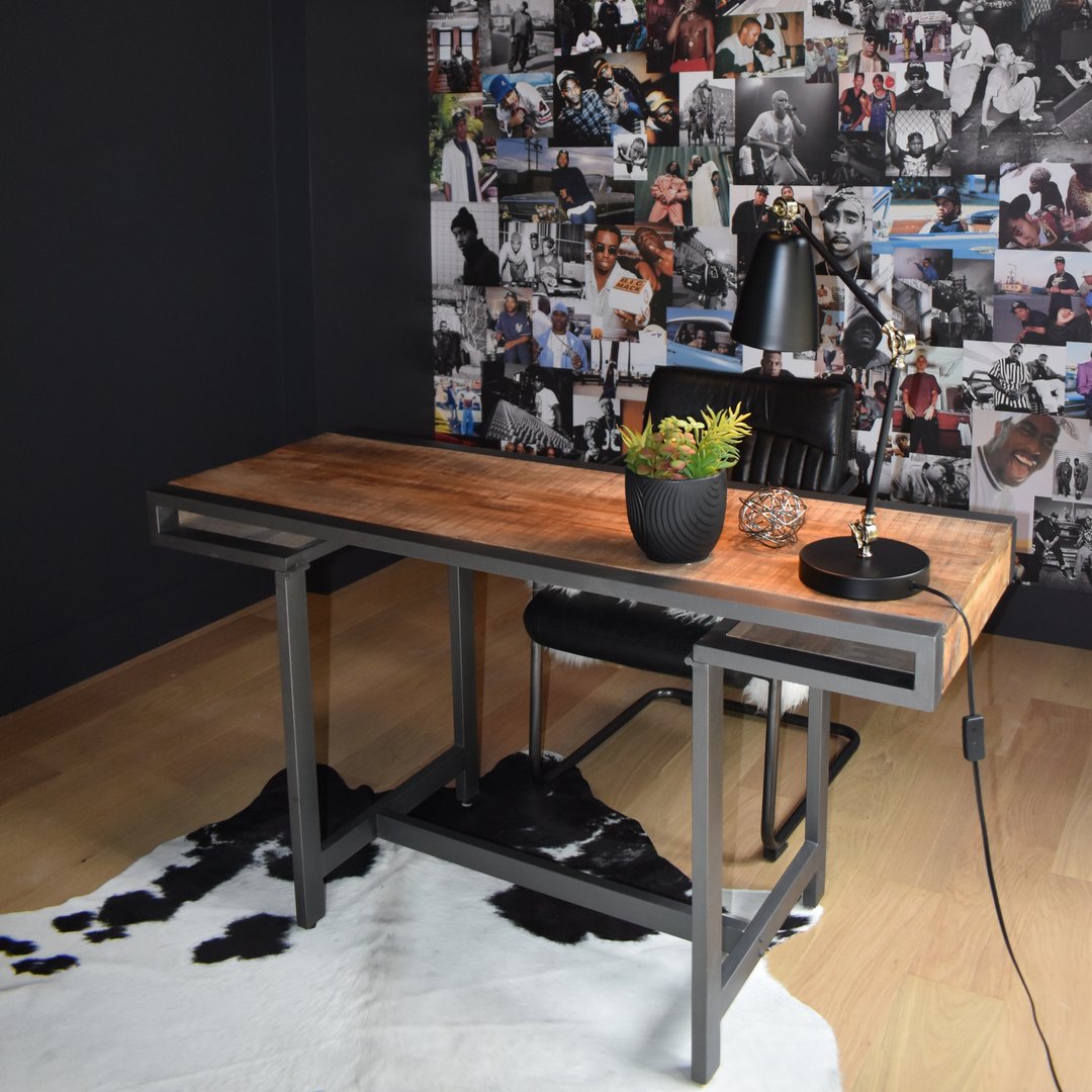 "Biggie Biggie Biggie can't you see"...sometimes our styling just "hypnotize" me #stagingacoolofficespace #notoriousbig