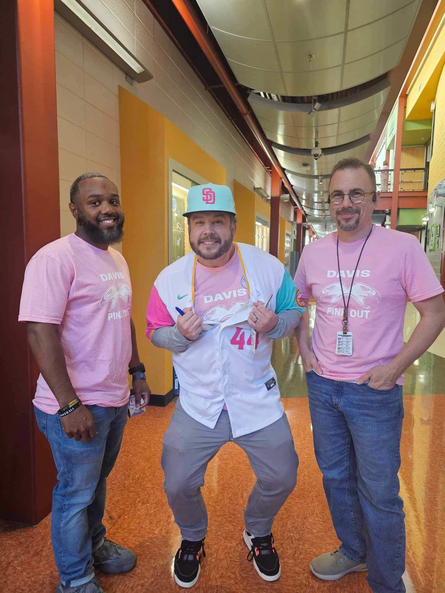DavisMiddle's tweet photo. #PinkOutFriday #WeAreDavis https://t.co/mFCwVcAnHY