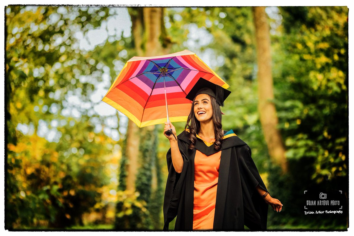 Ella Richardson of Limerick arrives in the rain to the Mary Immaculate College conferring ceremony today. @MICLimerick