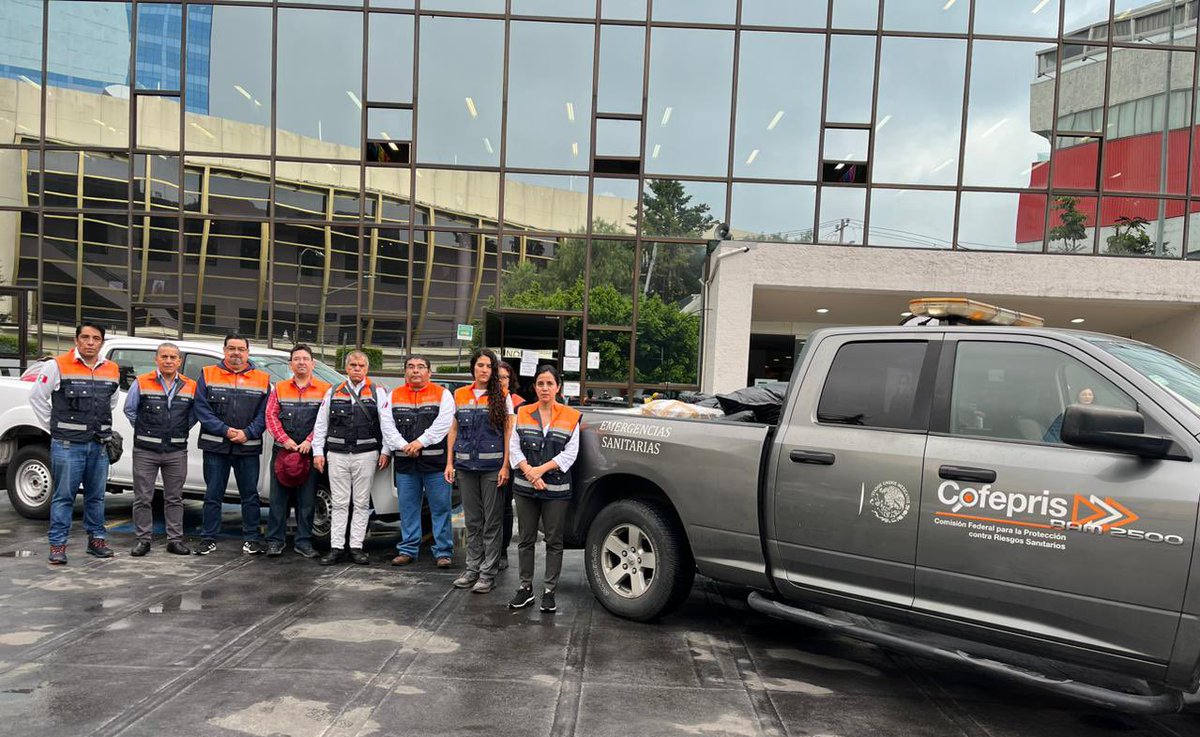 COFEPRIS's tweet photo. Ha salido la segunda brigada de #Cofepris hacia Acapulco, Gro. con personal técnico especialista en atención de emergencias sanitarias. 

La encabezan la comisionada de Operación Sanitaria @BerthaAlcalde y el coordinador del Sistema Federal Sanitario Dr. Carlos Aguilar. https://t.co/cpJ6trz16z