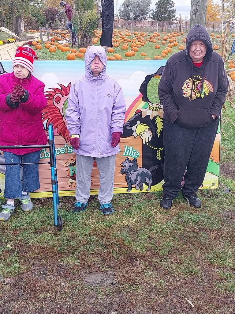 SertomaStar's tweet photo. The Seniors group had a great time exploring Odyssey Fun Farms in Tinley Park. The farm has a hay ride, corn bin, mazes, a pumpkin patch along with plenty of other fall fun activities. What a fun way to embrace a fall day!

#ChallengingLimitsChangingLives https://t.co/fdgYDkhaUd