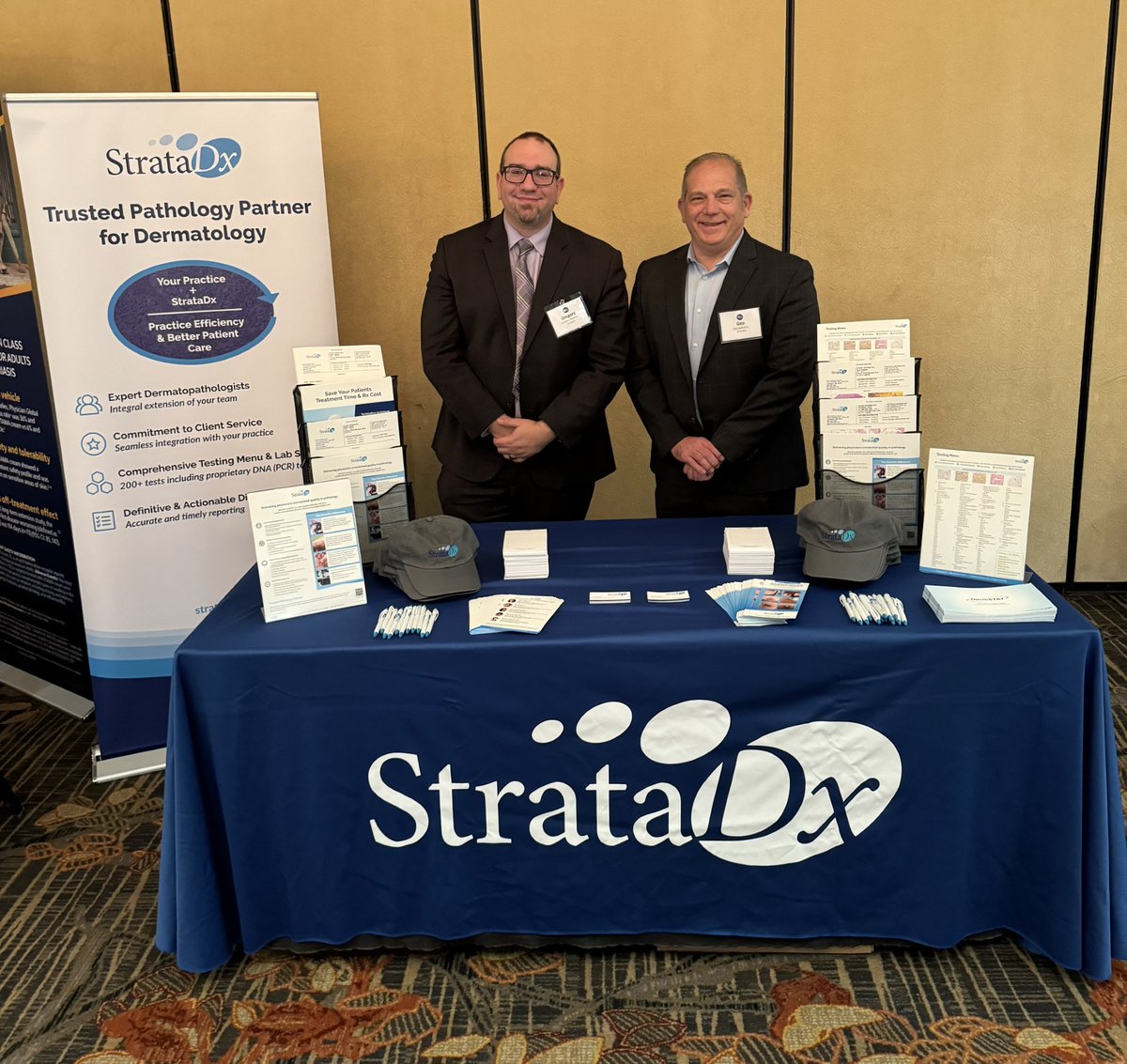 We're thrilled to be back, showing our support for our incredible friends in Rhode Island during the Rhode Island Dermatology Society's 11th Annual Fall Conference🍂🔬 
#stratadx
