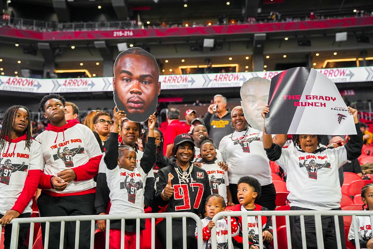 The #GradyBunch, has been there with us throughout countless moments 🫂

Our hearts brim with gratitude for every chance to give back to our community. Those smiles are our reward when we get to share moments with our children and their families!
#GradyJarrett #Falcons