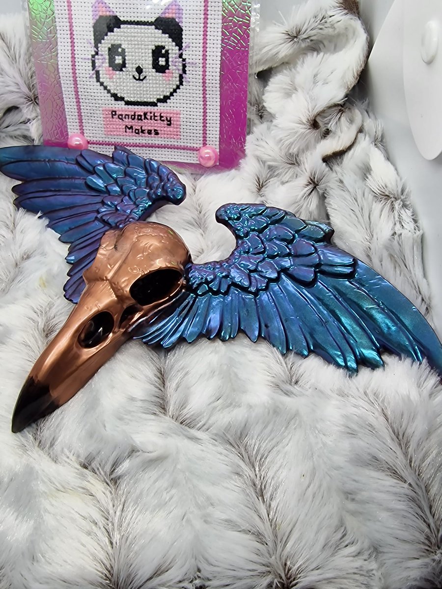Hand made resin valkyrie crow skull with wings.
available now for purchase :)
#Resin #handmade #MadeWithCare #forsale #SmallBusiness #crowskull #handmadegift #HandmadeInUK #Halloween #Halloween2023 #crafting #custommade #likeforlike