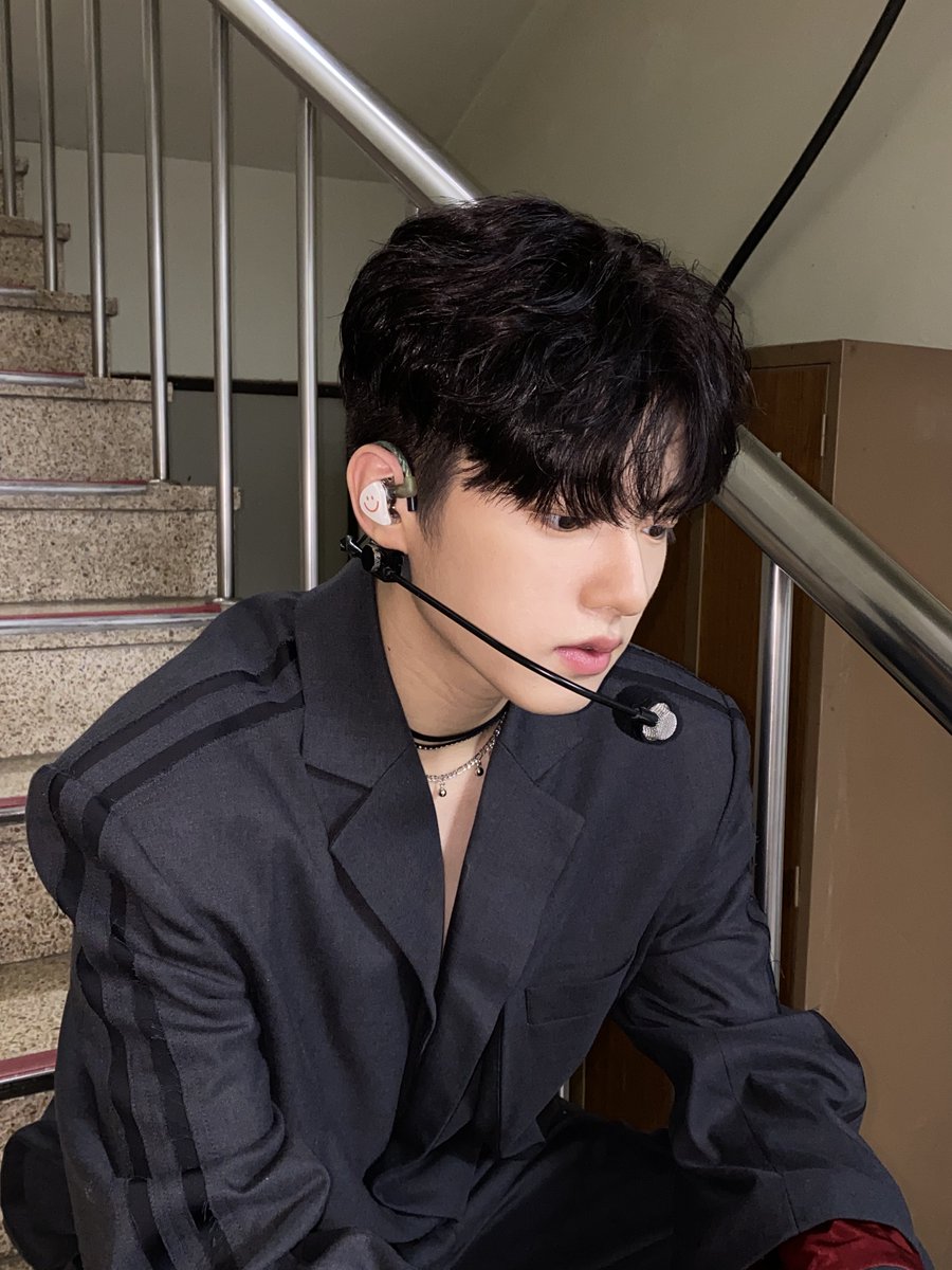 GHOST9OFFICIAL's tweet photo. 루커스 다음 음악방송도 같이 가실래요?

#LEEJINWOO #이진우 https://t.co/tRUop67KNg