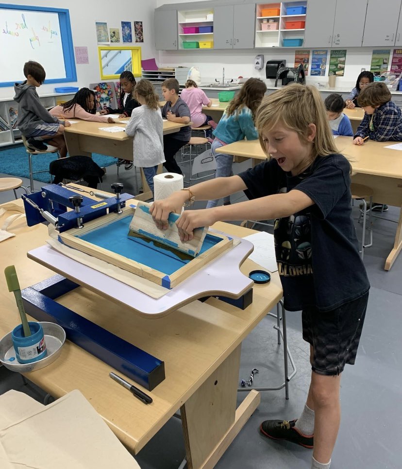 Wrapping up a week of screen printing in Focus Areas with <a href="/CONN_Art_/">Emily Yelton</a> 

Check out the #ConnMagnet totes! 

IDEAS Design Cycle from brain to paper to feedback to modifications to screen to final creation! 

💛💙 🐾