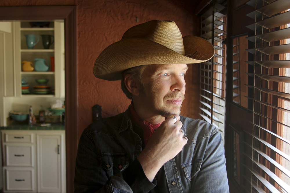 mattstev22's tweet photo. From their new album Third Mind 2 (Out Today)
featuring Jesse Sykes and Americana legend Dave Alvin.🎸
 https://t.co/A2amx57gRS
Gene Clark's - Why Not Your Baby
#thirdmind #dillardclark #geneclark #americana
#byrds #davealvin
🐦 https://t.co/acvmglPYIL