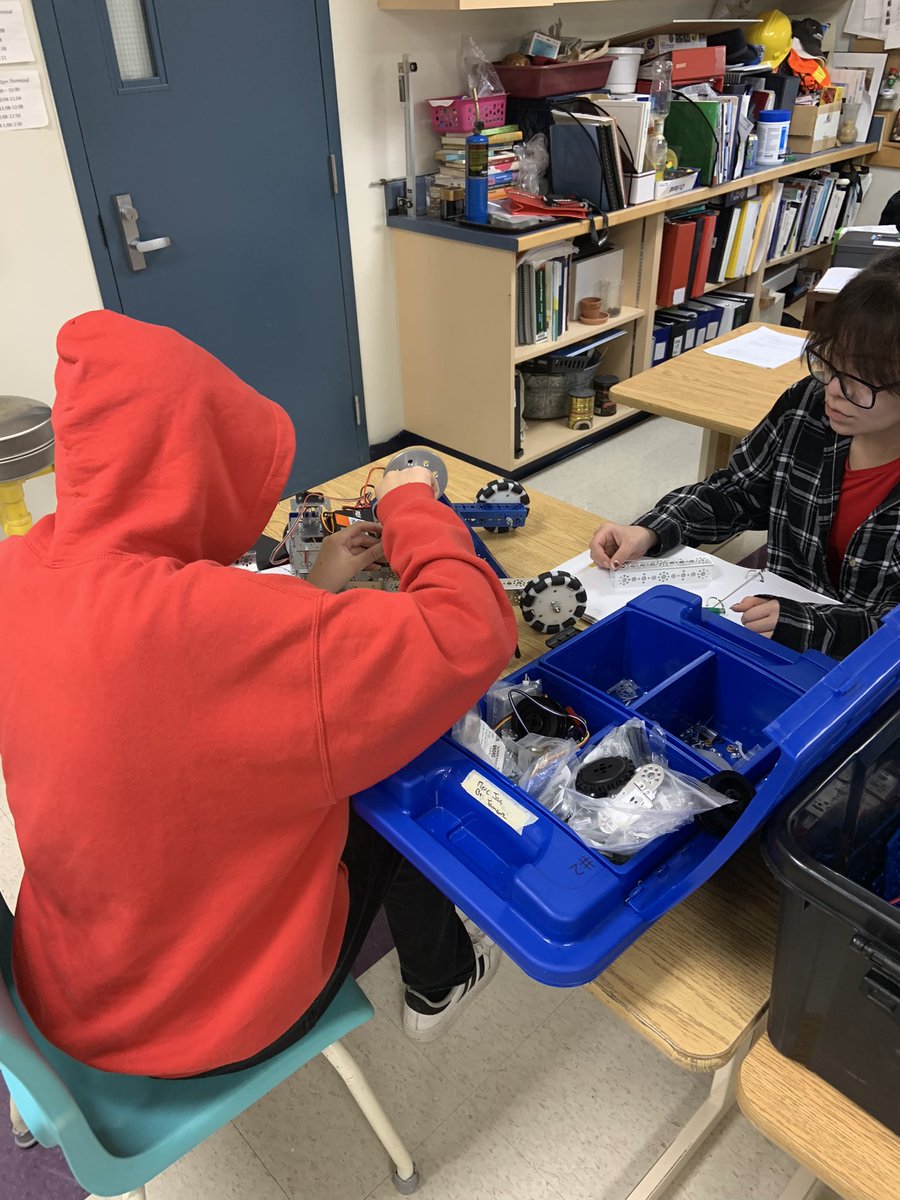 team5672's tweet image. #team5672 prepping for @FTCTeams #CentreStage @CANFIRST #RoboticsFun #Wiikwemkoong @WikyBoardEd #Robotics #Anishinabe #Engineering Miigwech
