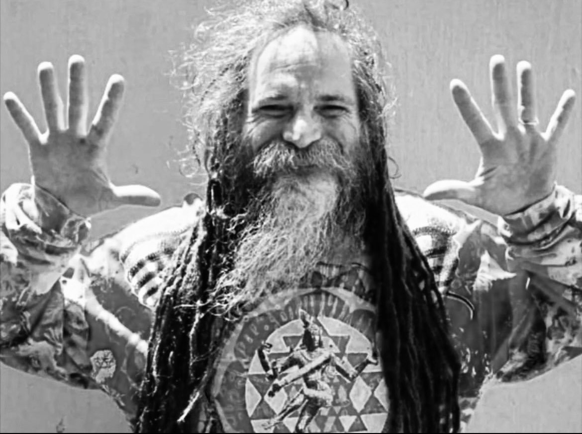 Um dos principais nome da nossa cultura partiu hoje, meus pêsames e respeito a essa lenda. RIP Goa Gil.