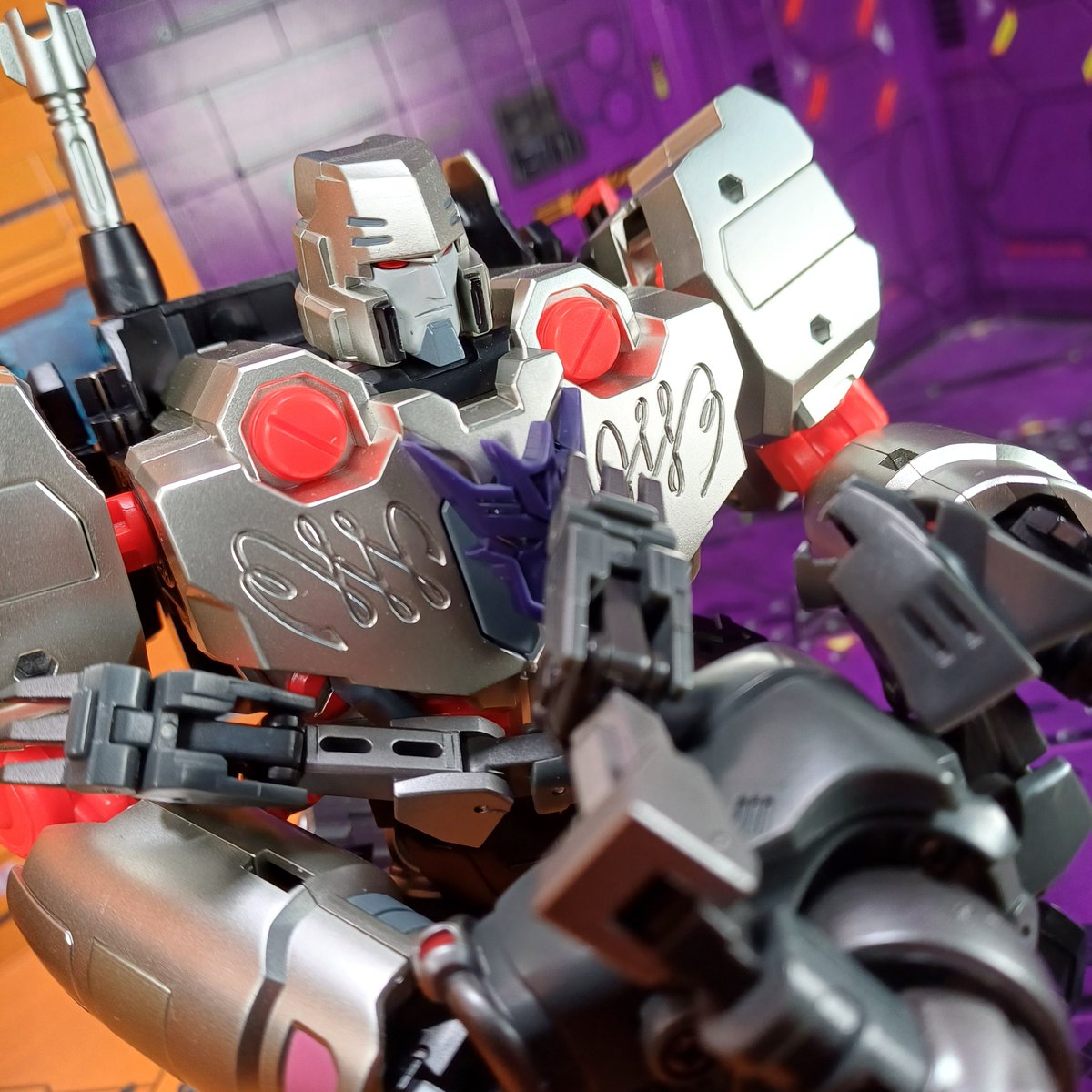 Kureigu8's tweet photo. Don't change back.... #IDW #Transformers #Megatron #Ravage #MMC #Tyrantron https://t.co/dkpCq5hH6O
