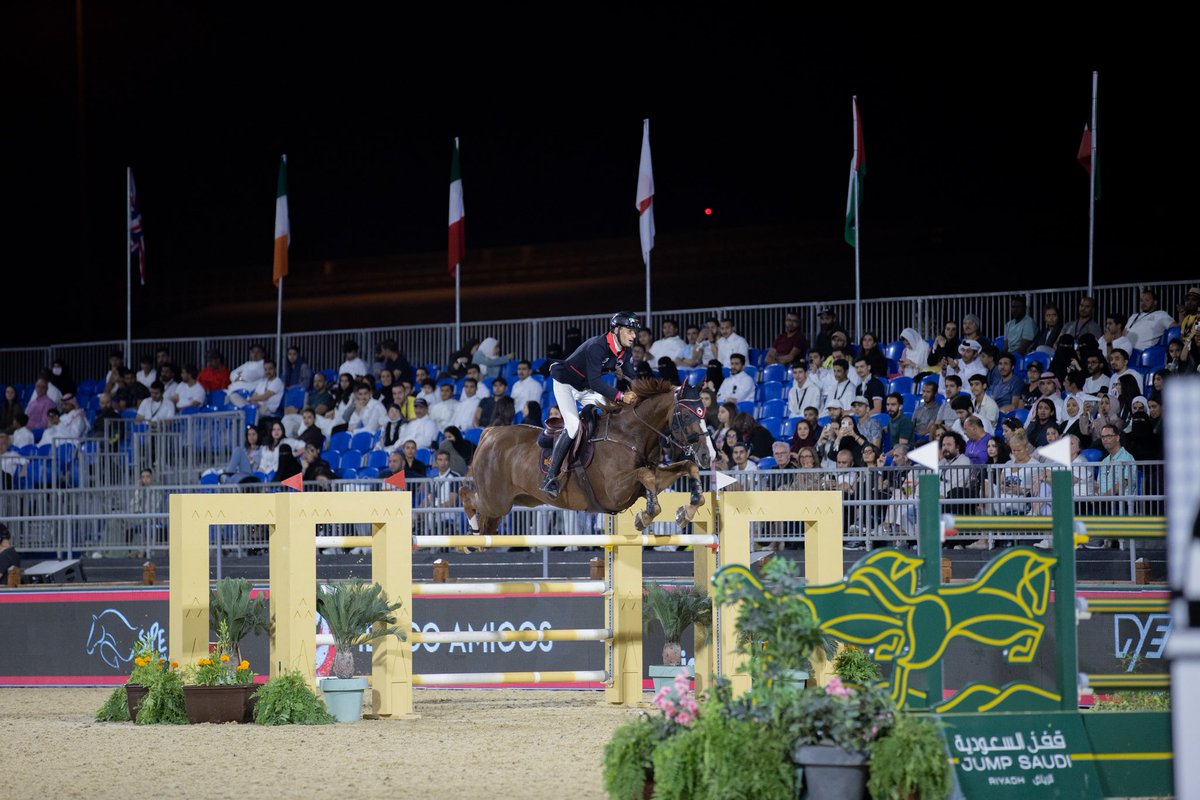 SAEFederation's tweet photo. حواجز صعبة .. ومنافسات مشوقة .. قبل معرفة  بطل جولة الرياض وبطل دوري الأبطال العالمي 🏆🐎

#الاتحاد_السعودي_للفروسية 
#بطولة_لونجين_العالمية
#longinesGlobalChampionsTour #LGCTRiyadh #LGCTFinal #GlobalChampionLeague https://t.co/ohhxCaE4sl